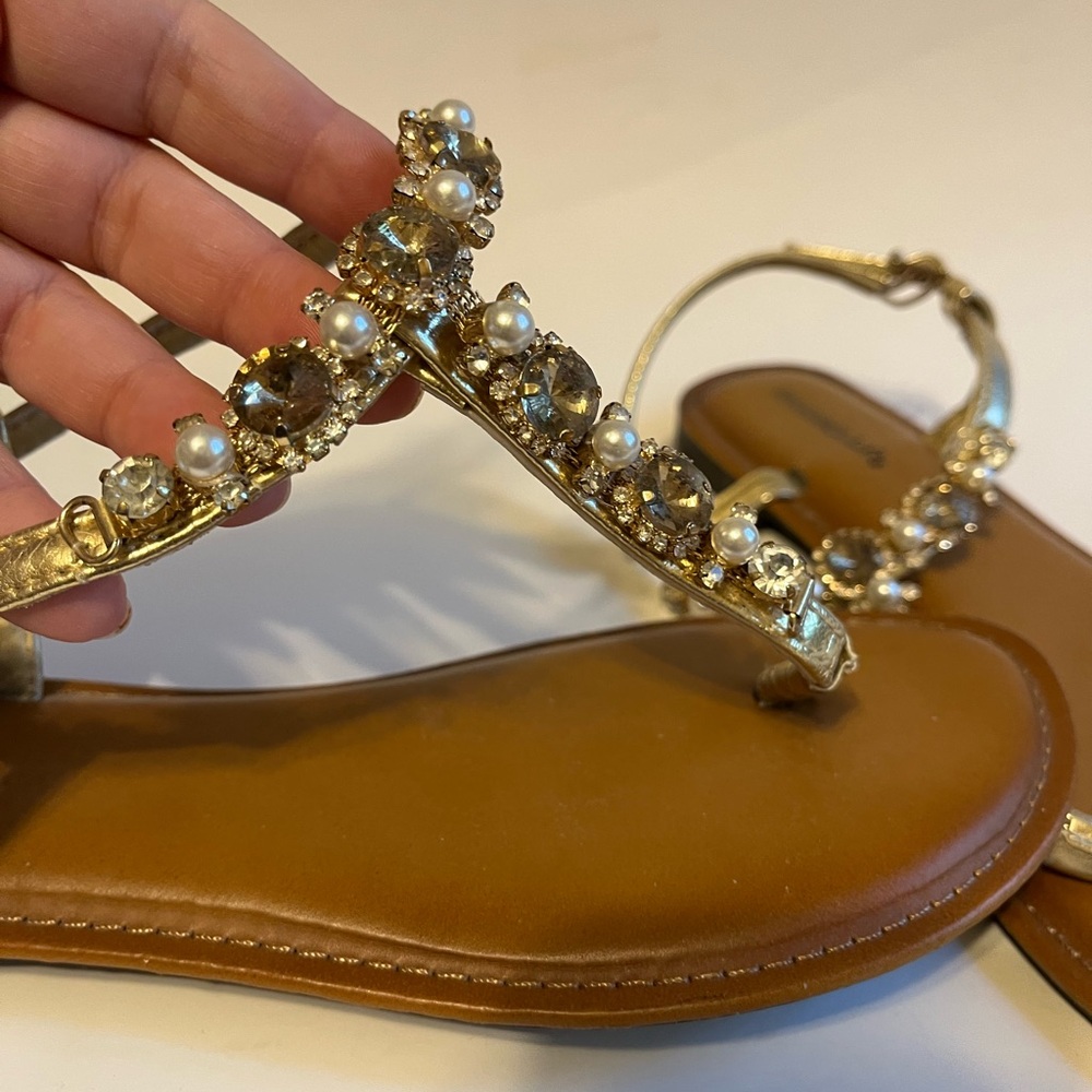 Sz 9 City Lights Bling Sandals Gold Metallic Rhinestone & Pearl Thong - Picture 7 of 13